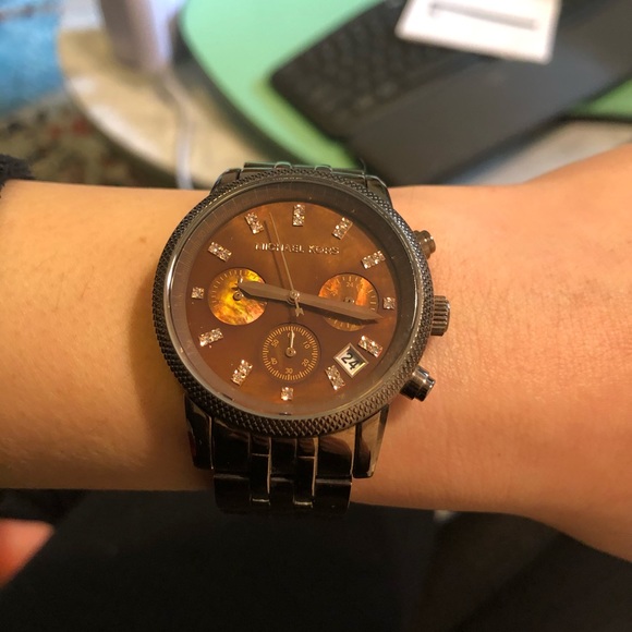 Michael Kors MK 5020 Mother of Pearl Watch - Picture 5 of 5